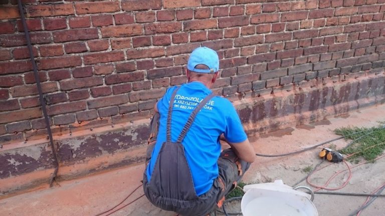 Odtworzenie izolacji pionowej metodą iniekcji niskociśnieniowej w murze z cegły pełnej